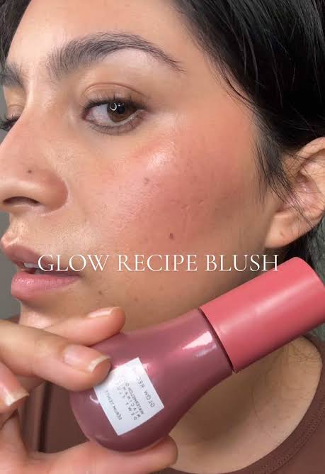 Glow recipe blush ب نياسنميد و هليورنيك يعني بلاشر مرطب علاجي ب جلو رهيب