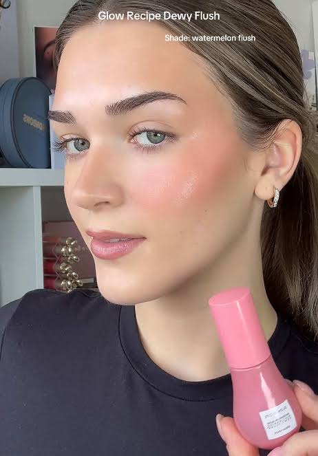 Glow recipe blush ب نياسنميد و هليورنيك يعني بلاشر مرطب علاجي ب جلو رهيب