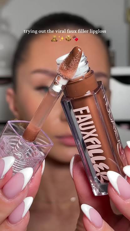 Lip gloss Huda beauty shade coco