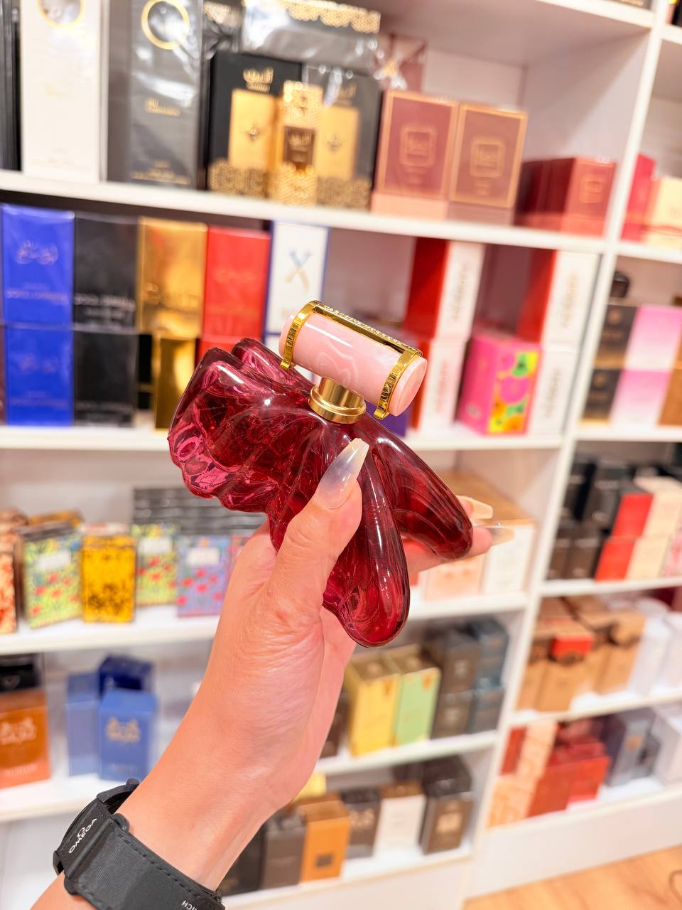 عطر لابومبا من كارولينا هيريريرا اوت ليت