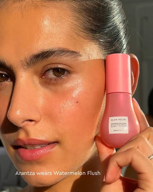 Glow recipe blush ب نياسنميد و هليورنيك يعني بلاشر مرطب علاجي ب جلو رهيب