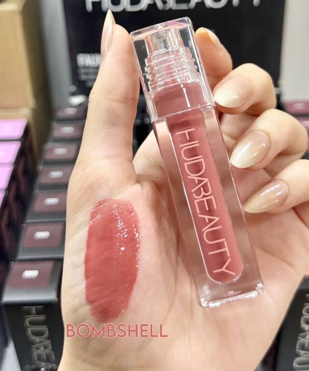 Lip gloss Huda beauty shade bombshell