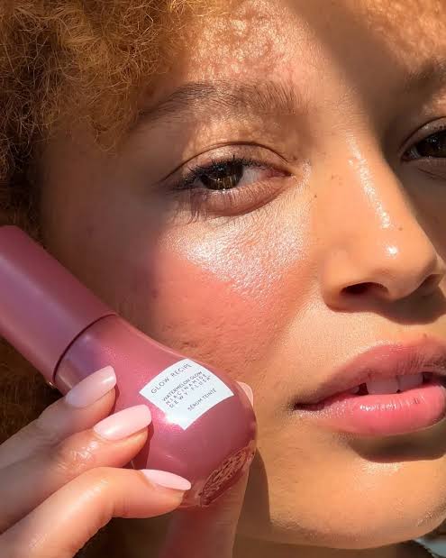 Glow recipe blush ب نياسنميد و هليورنيك يعني بلاشر مرطب علاجي ب جلو رهيب