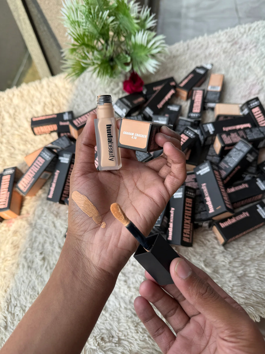 كونسيلر huda beauty متوفر ب ٢ درجة