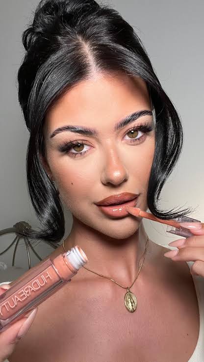 Lip gloss Huda beauty shade honey