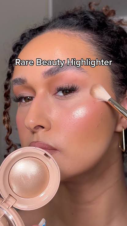 Highlighter rare beauty  beauty powder