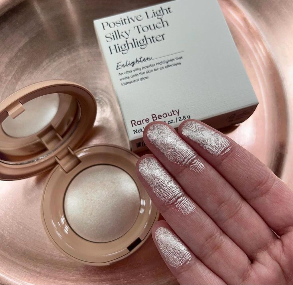Highlighter rare beauty  beauty powder