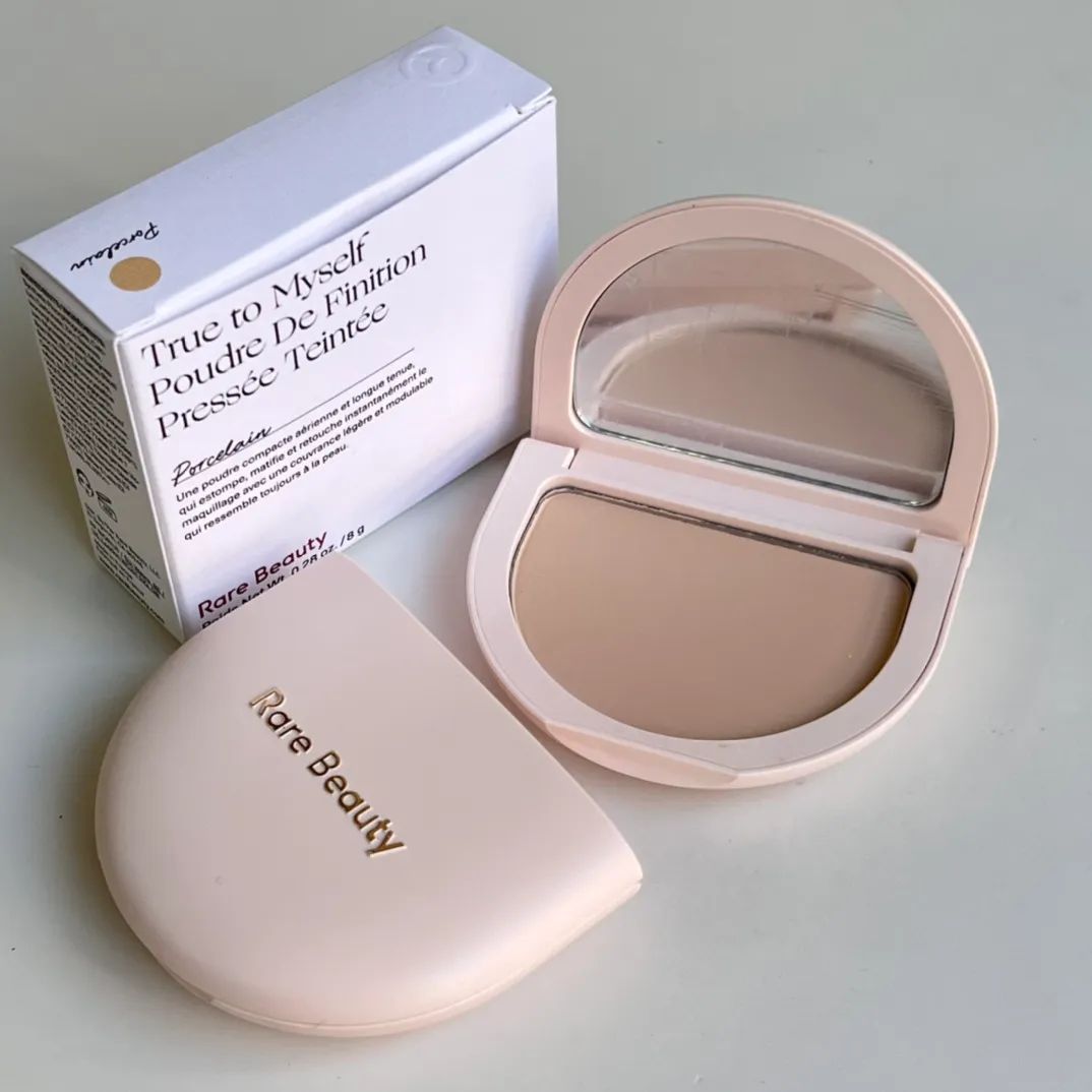 Rare beauty powder خافية مظهر المسام